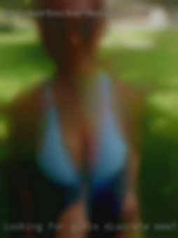 Looking for girls discrete meets for.